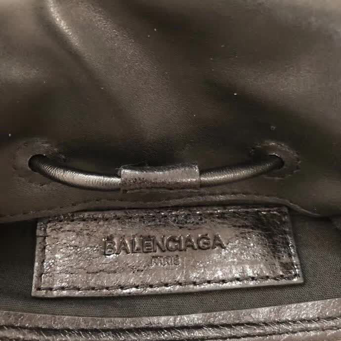 BALENCIAG巴黎世家 皮繩挎包 手機包 原版進口褶皺皮 數碼燙金logo 植鞣皮繩  BL1090